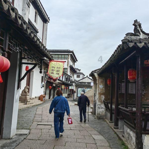 女生第一次去男友家需要做家务吗？作为女生，你会主动做吗？游戏画面